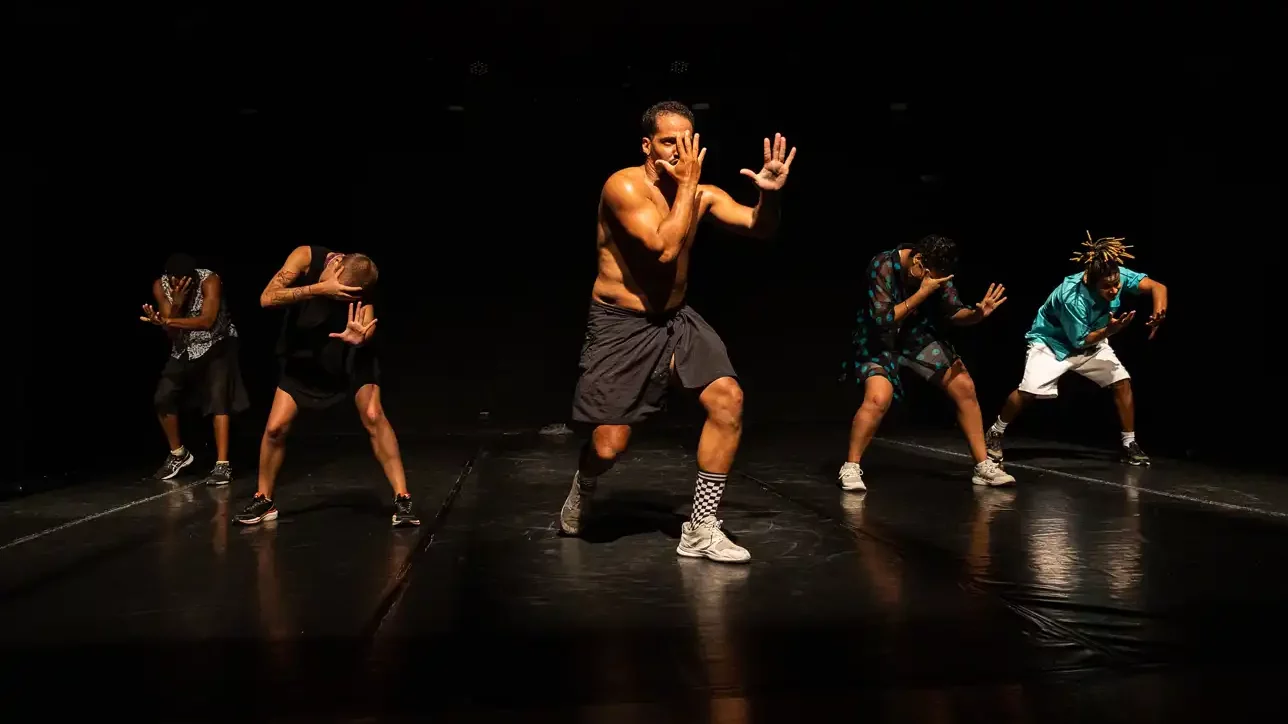 Dança Frágil de Renato Cruz