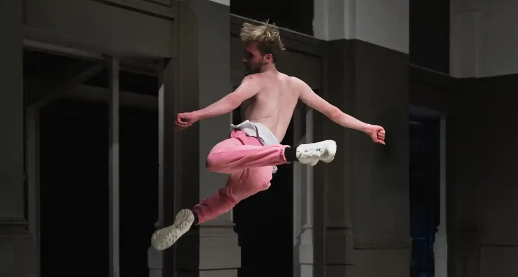 The Great Chevalier, Danse du Pigeon